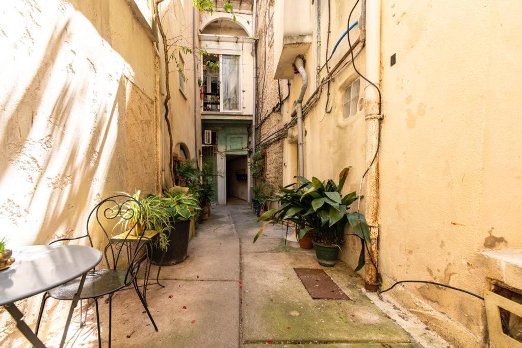 Studio Cosy Au Coeur De L'Ecusson - Arenes A 2 Min Nîmes Kültér fotó